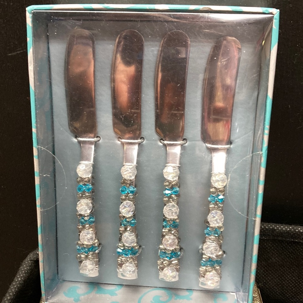Wild Eye Designs Beaded Spreader Set (4) NWT